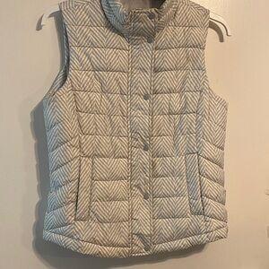 GAP Women's White and Light Gray Quilted Vest with Pockets